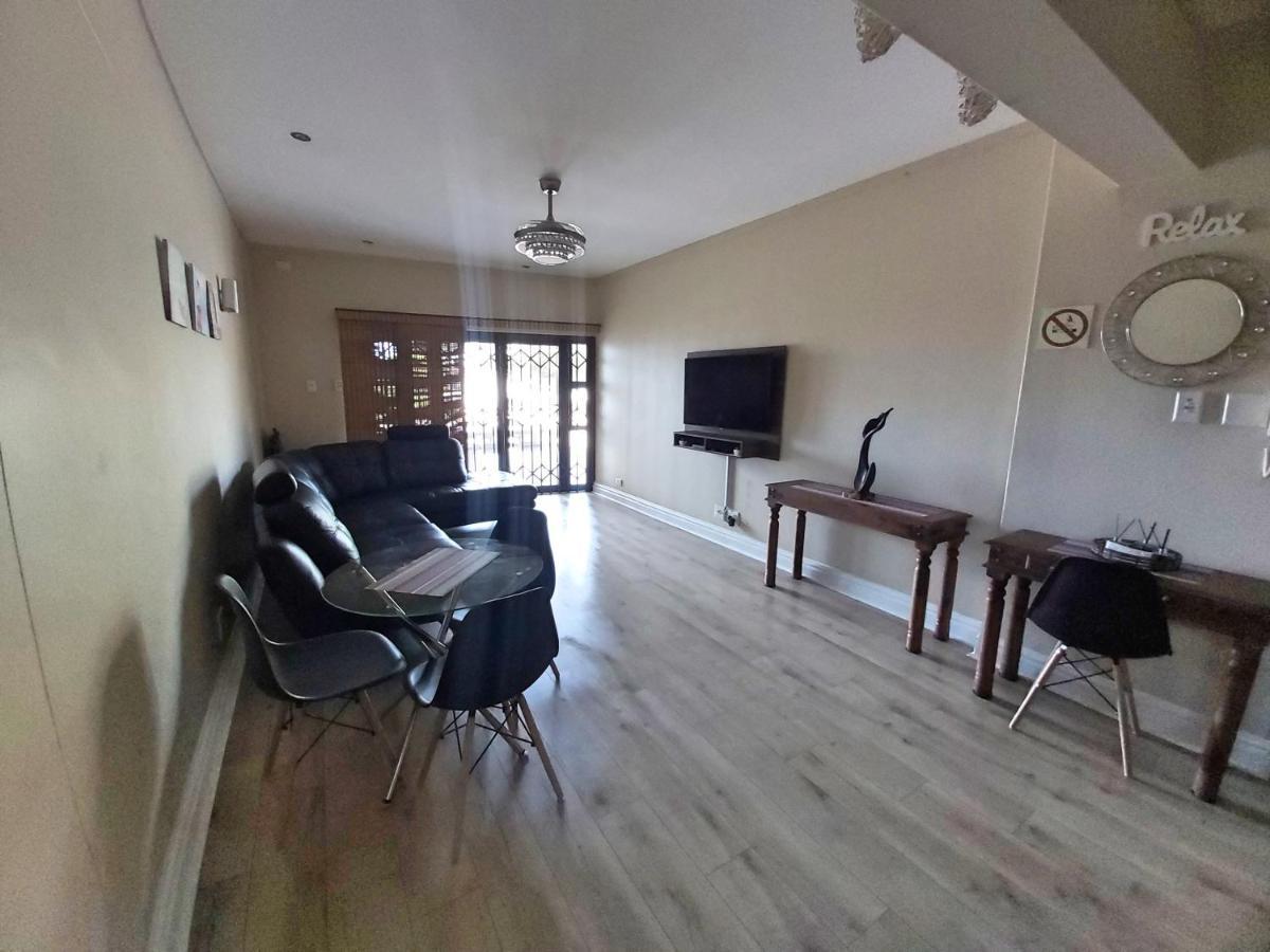 Whale Rock, Modern Beachfront Apartment มาร์เกท ภายนอก รูปภาพ