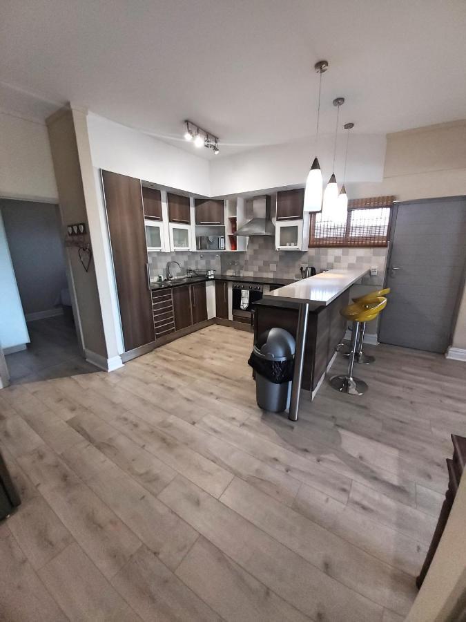 Whale Rock, Modern Beachfront Apartment มาร์เกท ภายนอก รูปภาพ