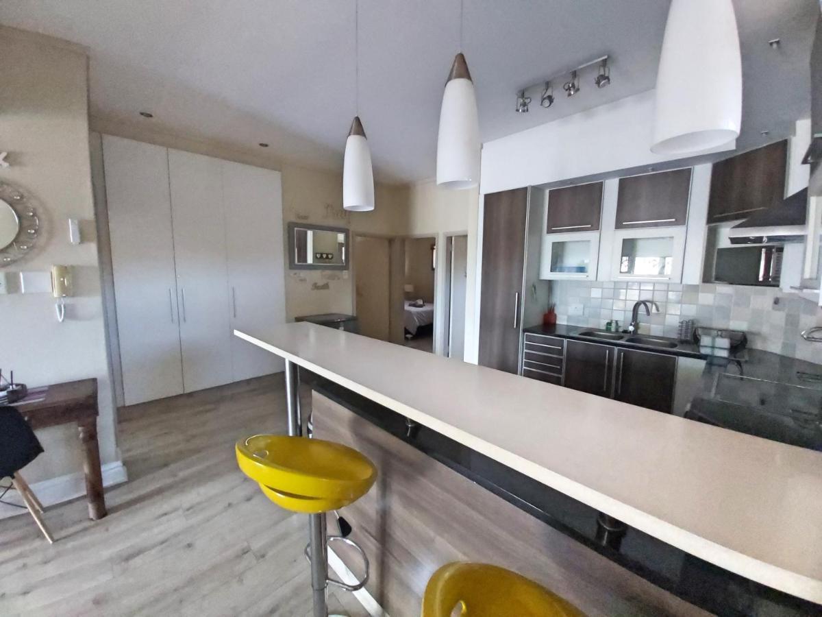 Whale Rock, Modern Beachfront Apartment มาร์เกท ภายนอก รูปภาพ
