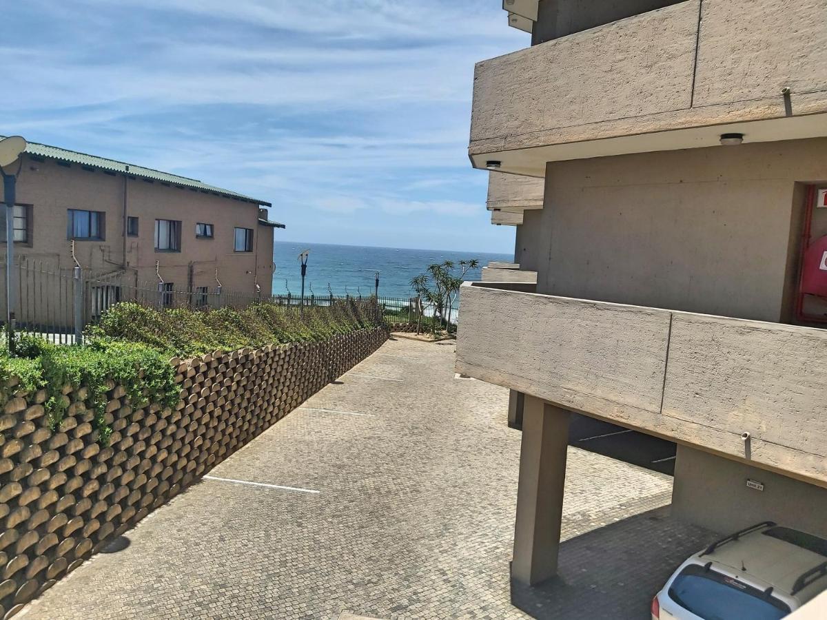 Whale Rock, Modern Beachfront Apartment มาร์เกท ภายนอก รูปภาพ